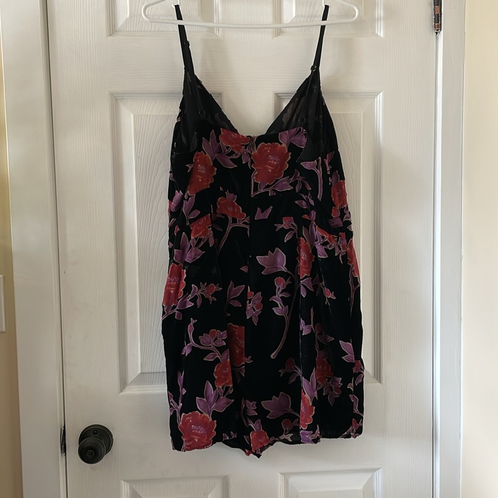 Beautiful velvet floral romper - Picture 5 of 6